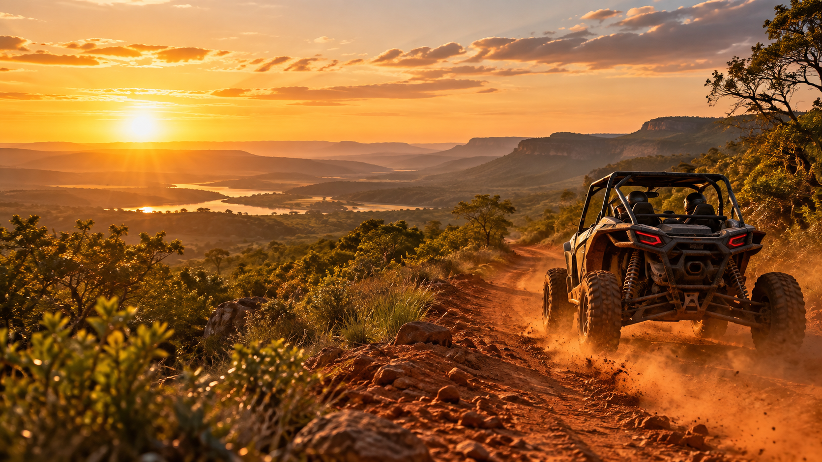 Veículo off-road em uma trilha de terra ao entardecer